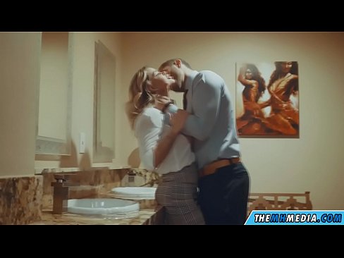 ❤️ Kui rinnakas blondiin võrgutab sind avalikus tualettruumis ❤️❌ Pornovideo at et.xxxshake.ru ❤